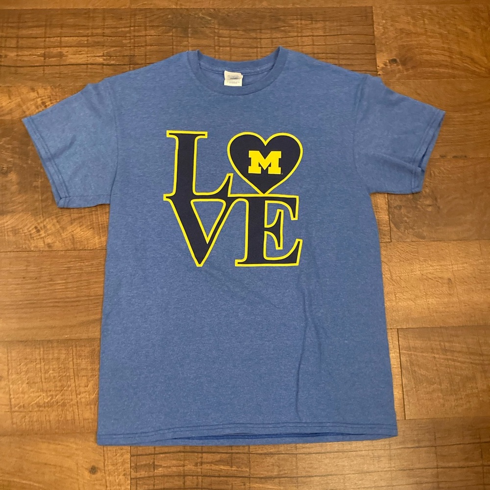 Michigan Wolverines “LOVE” Graphic Tee EUC Women’s M